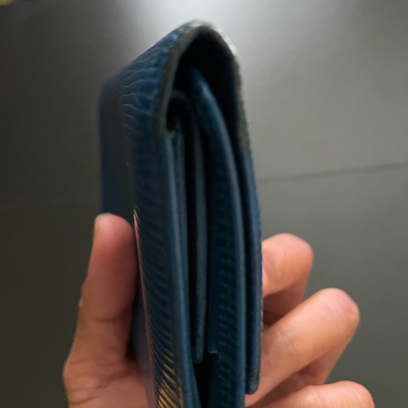 Authentic LV Epi wallet blue - Picture 5 of 14